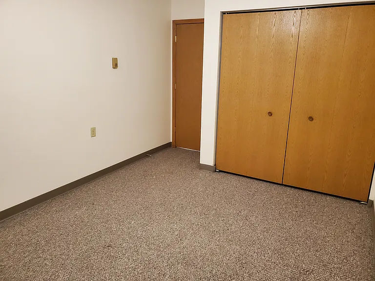 Valley Crest Apartments — Photo 6
