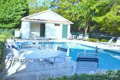 pool at Escada