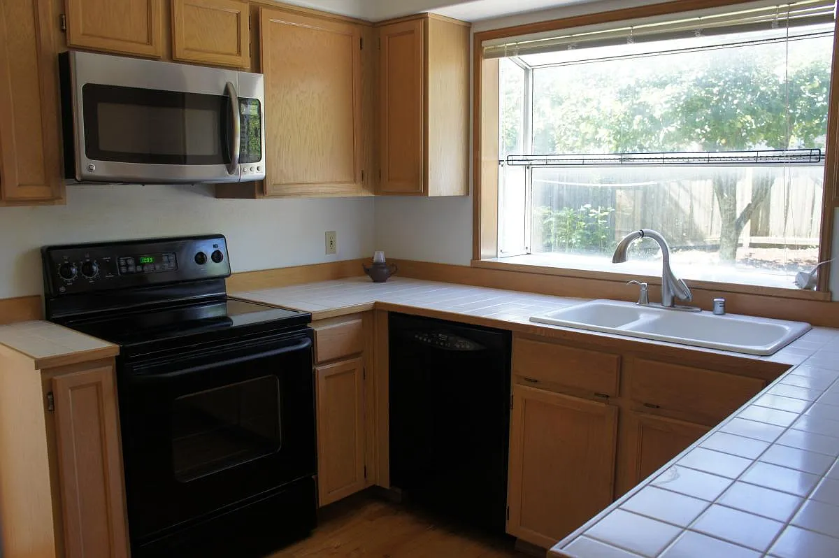 25221 SE 35th Street — Photo 2
