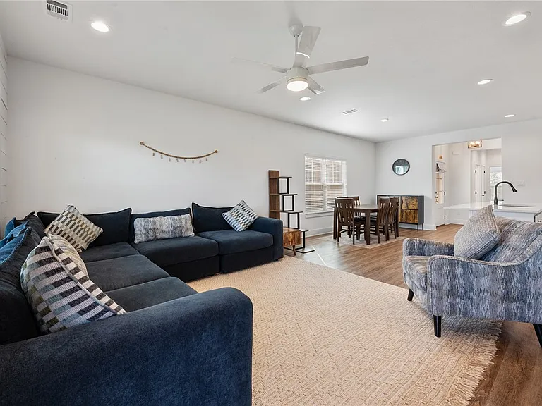 1619 Buena Vista Dr — Photo 6