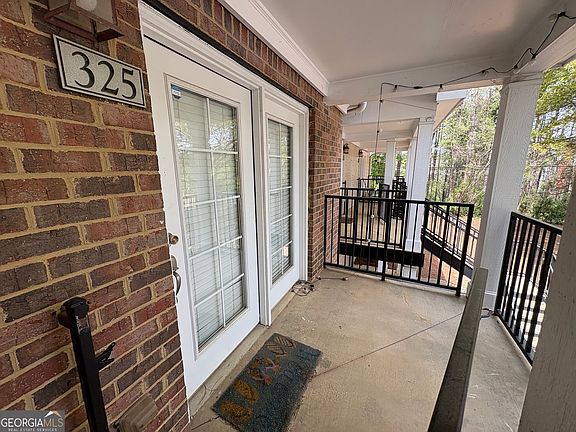 3rd image of 1035 Barnett Shoals Rd APT 325