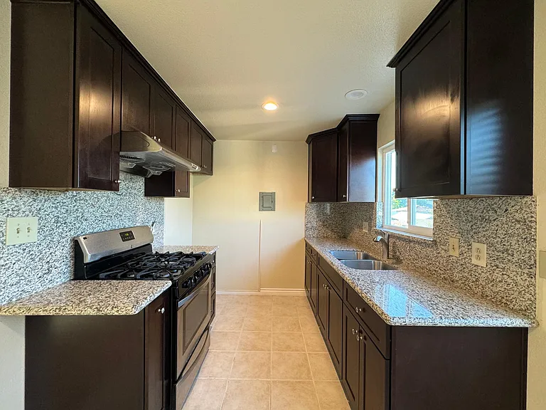 325 W Norwood Pl #C — Photo 8