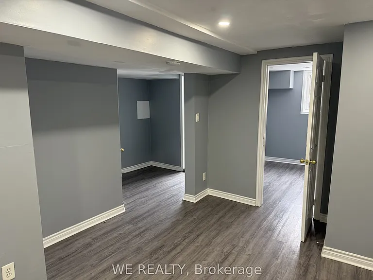 501 Lancelot Cres #LOWER — Photo 6