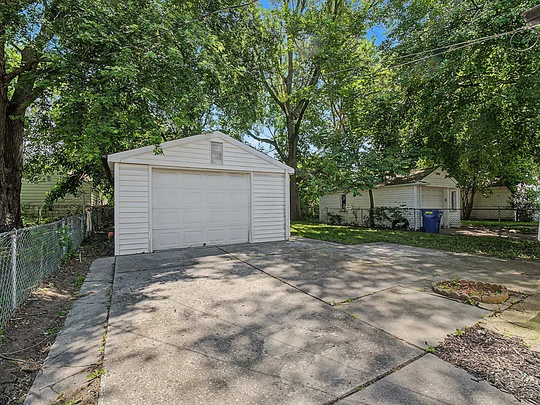 21106 Atlantic Ave — Photo 24
