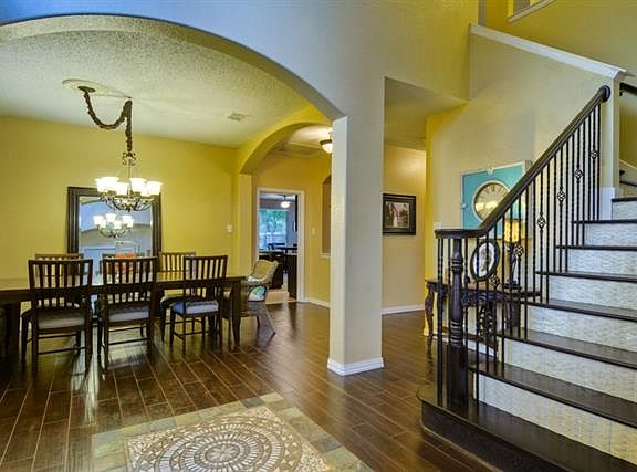 2nd image of 1001 Huntington Trl