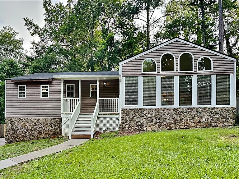2426 Emberwood Ct NW — Photo 1