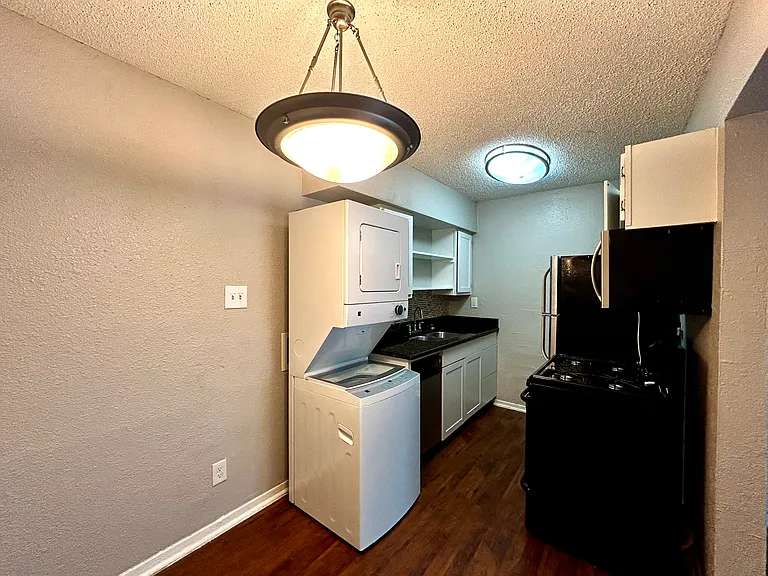 2401 Manor Rd #112 — Photo 7