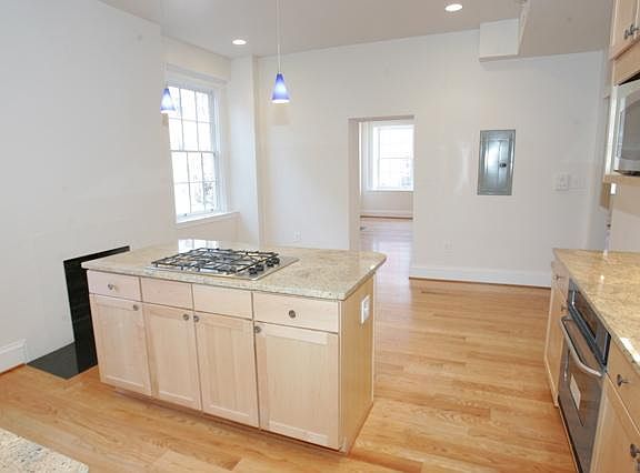 Another look at the sun-filled table space kitchen