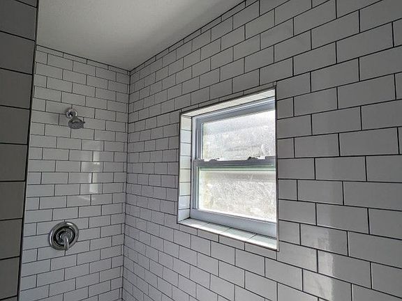 3rd image of 2113 1/2 N B St #U