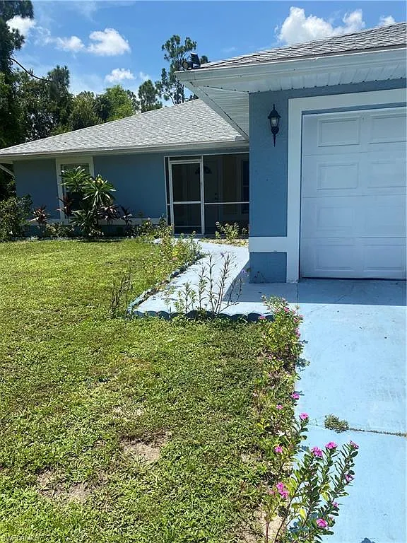 3 bed, 2.0 bath, 2442 sqft, $1,650 — Photo 2