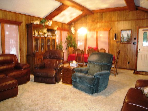 4th image of 22417 Pine St