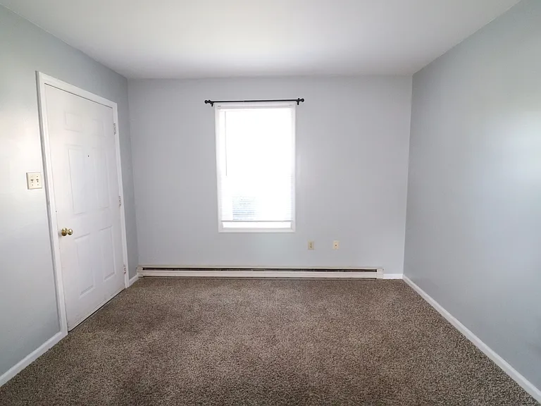 244 Colonial Dr — Photo 6