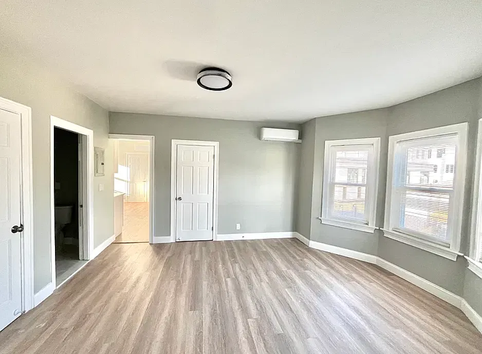2 bed, 1000 sqft, $2,600 — Photo 3