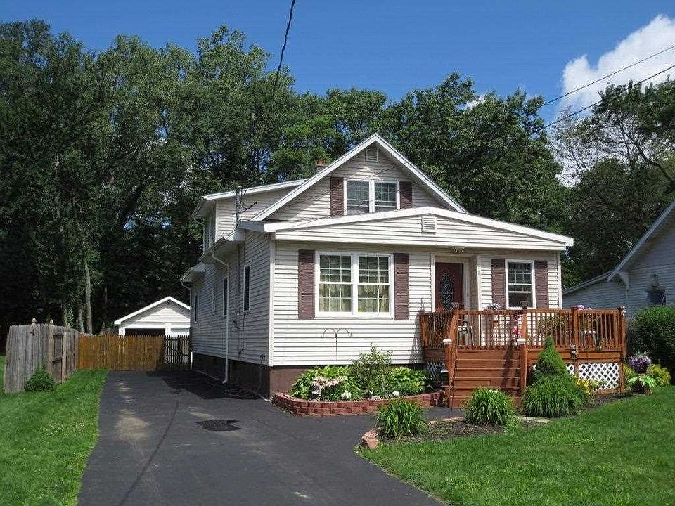 1st image of 7 Lincoln Ave