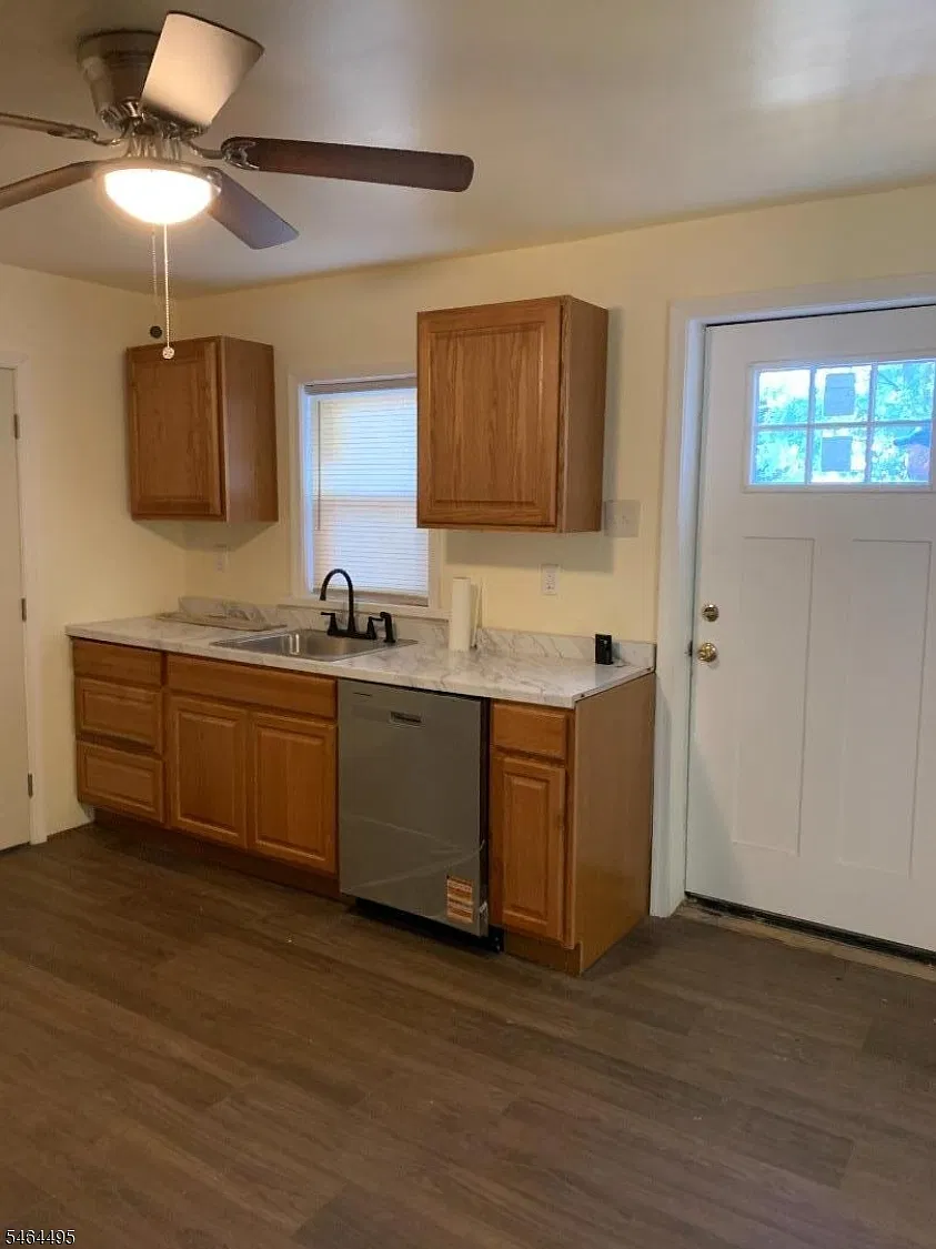 2 bed, 1.0 bath, $2,000 — Photo 3