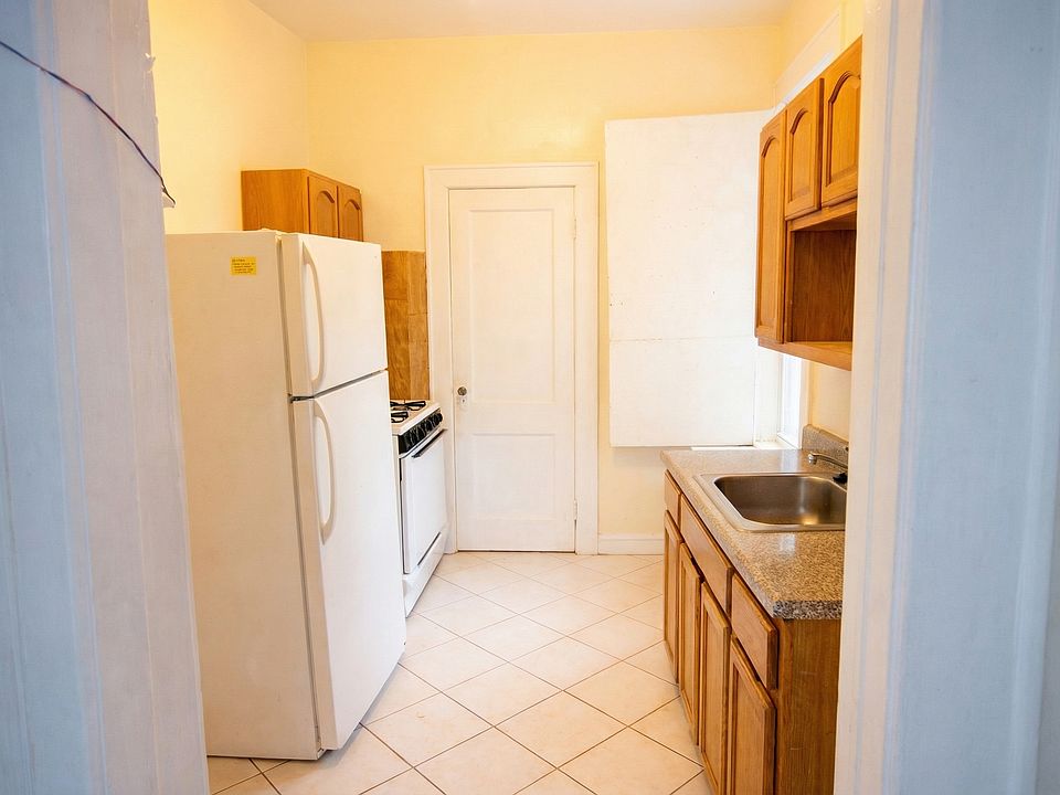 1st image of 5-9 Romaine Pl #7