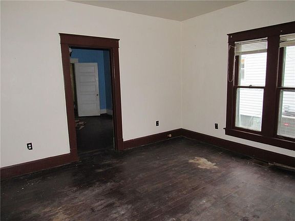 4th image of 312 S Park St