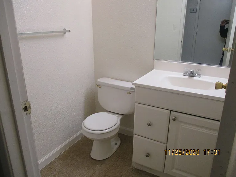 202 W Dakota Ave #119 — Photo 16