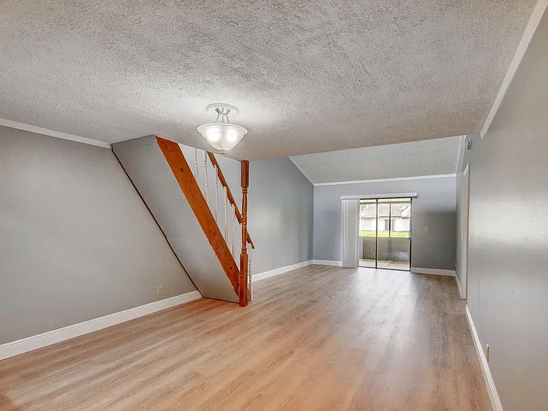 1921 Monks Ct — Photo 10