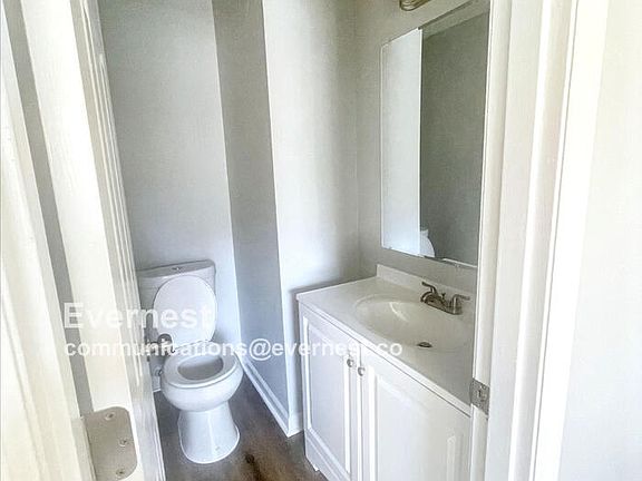 4th image of 760 Vancouver Ln