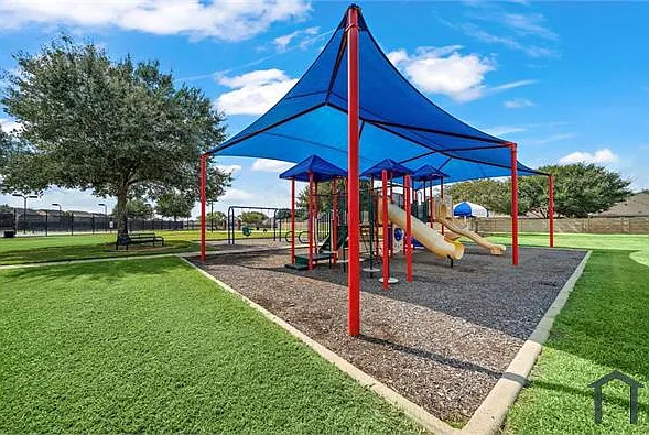 4 bed, 2600 sqft, $2,700 — Photo 3