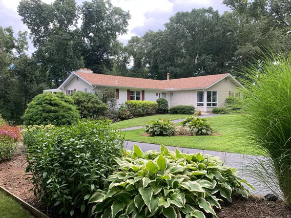 5 Beechwood Road, Branford, CT 06405