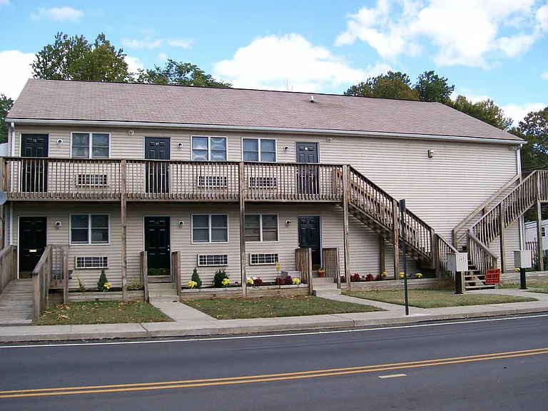 365 W Elm St — Photo 5