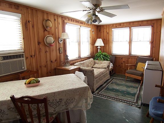 dining area off kitchen