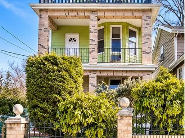 15 University Place, Staten Island, NY 10301