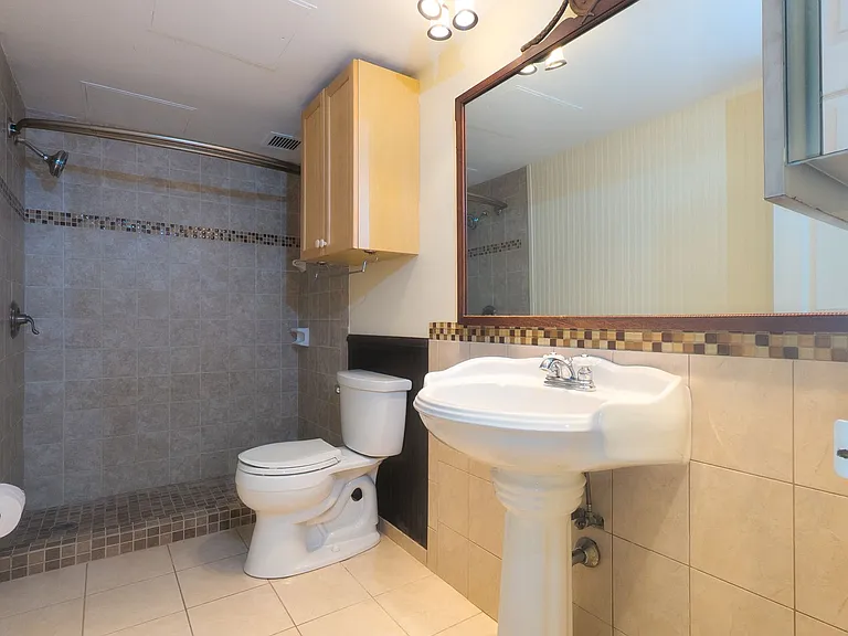 207 5th Ave SW #205 — Photo 5