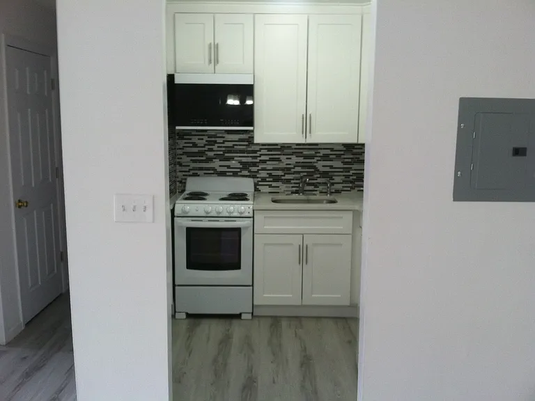 208 Undercliff Ave #B — Photo 5