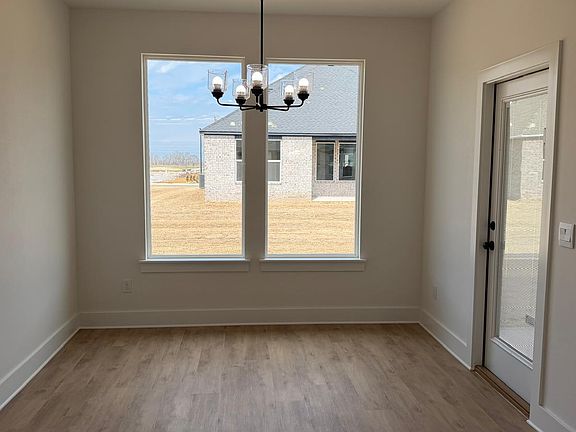 5th image of 2330 Longfellow Dr