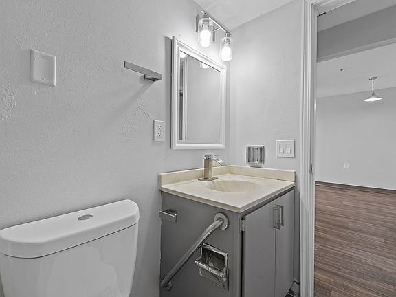 5th image of 2200 SW 7th Ave #412