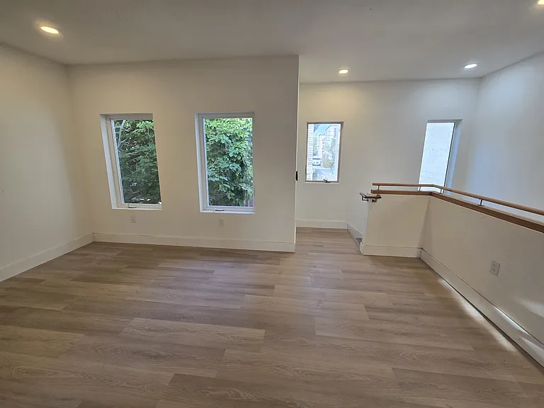 Bellevue Ave — Photo 1