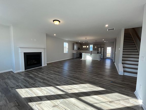 3rd image of 2420 Whistler Way NE