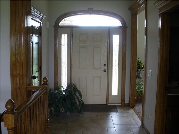 Foyer w/new tile floor
