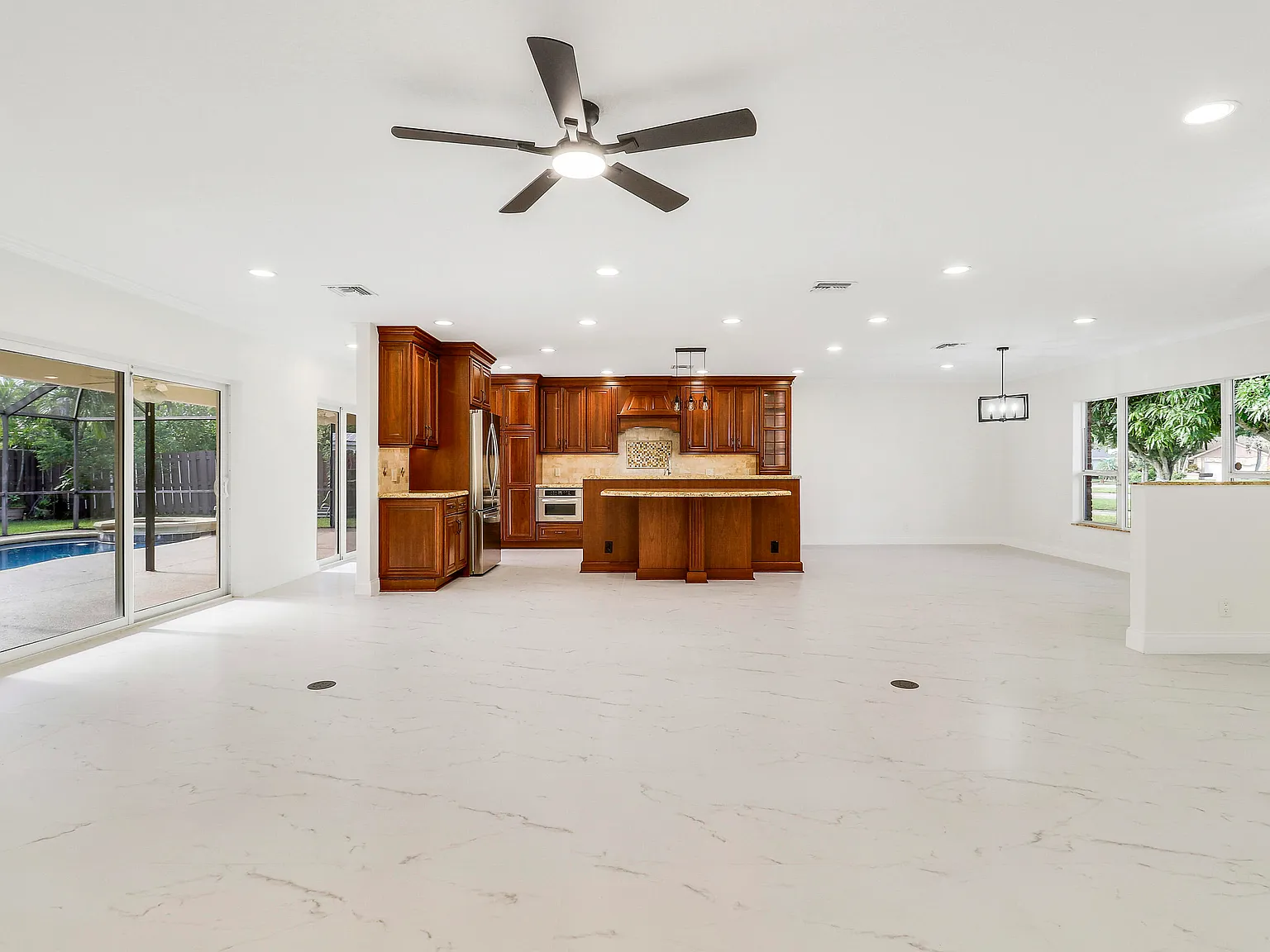 4 bed, 3.0 bath, 2195 sqft, $6,500 — Photo 4