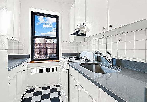 5th image of 101 E 116th St #2I