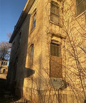 4th image of 1021 Sylvanie St