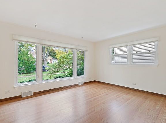 2nd image of 121 N 3rd Ave