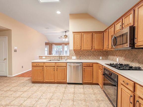 4th image of 11264 Newberry Dr