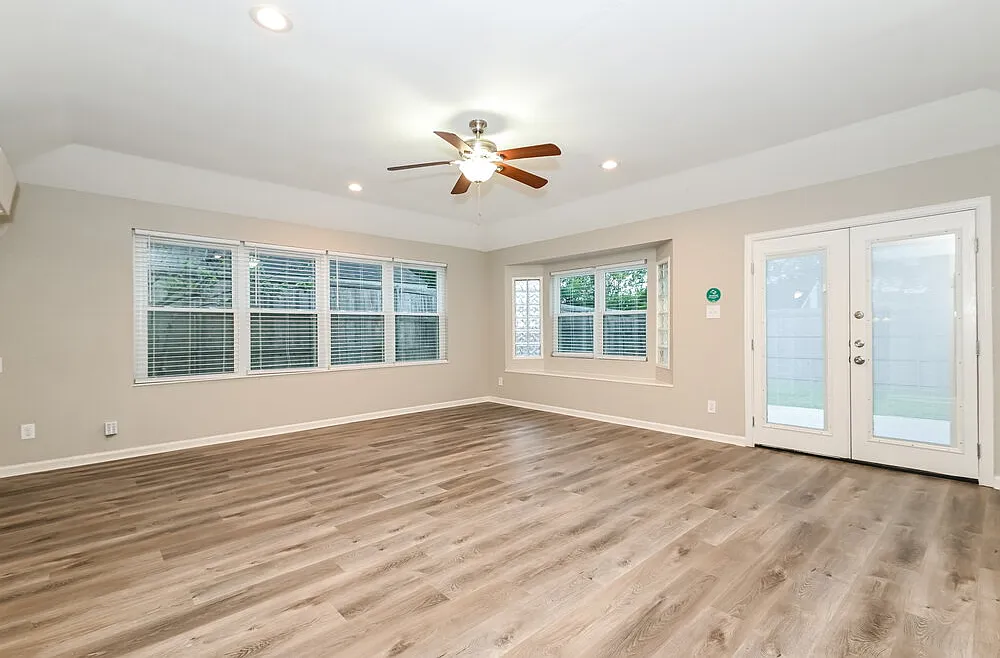 3 bed, 2.0 bath, 2053 sqft, $2,490 — Photo 4