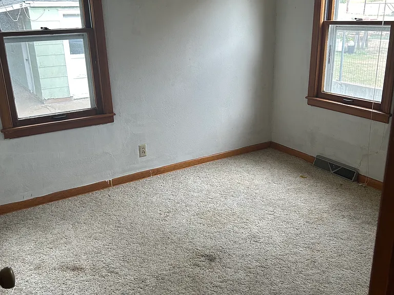 307 N Pine St — Photo 4