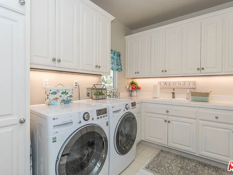 1601 Alisa Ln — Photo 49