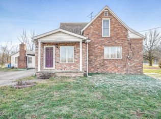 11613 Walnut St, Mount Vernon, MO 65712