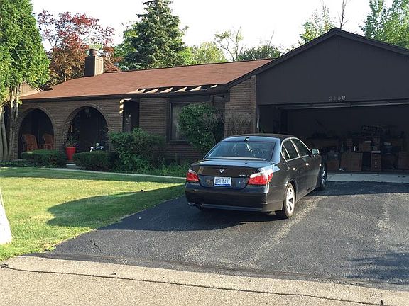 2nd image of 2109 Burgundy St