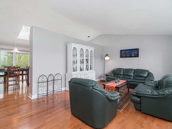 3rd image of 2849 Forestview Dr