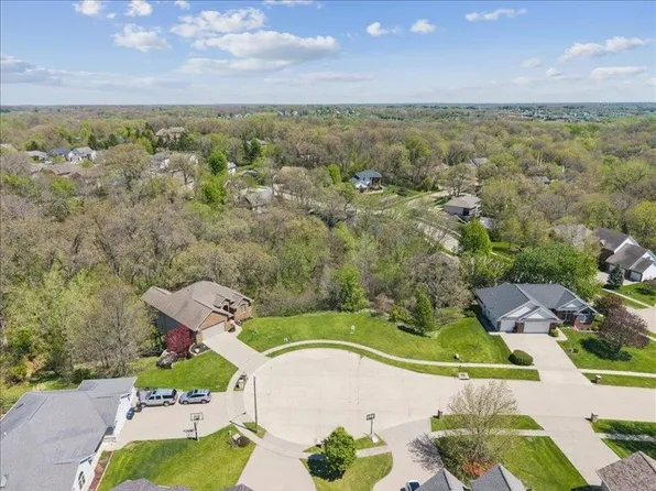 1819 Timber Hills Dr, Coralville, IA 52241