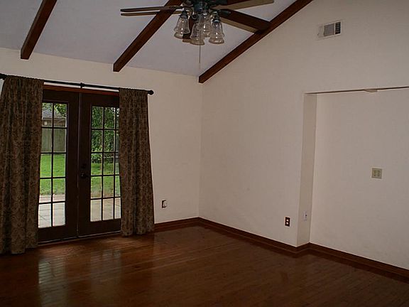4th image of 4916 Old Castle Ln