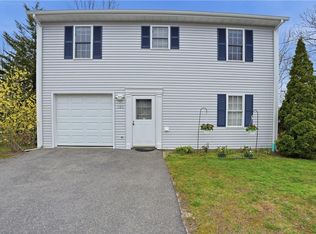 140 Beacon Park Dr E, Riverside, RI 02915